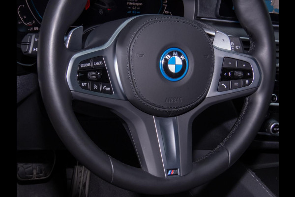BMW 5 Serie Touring 530e M-SPORT ** LASER, LEDER, PANORAMA, TREKH, SOPHISTO GRAU ** € 38.000,= onder NP - Ex BMW-AG ** ! 2DE PAASDAG GEOPEND VAN 10:00 T/M 17:00 UUR !