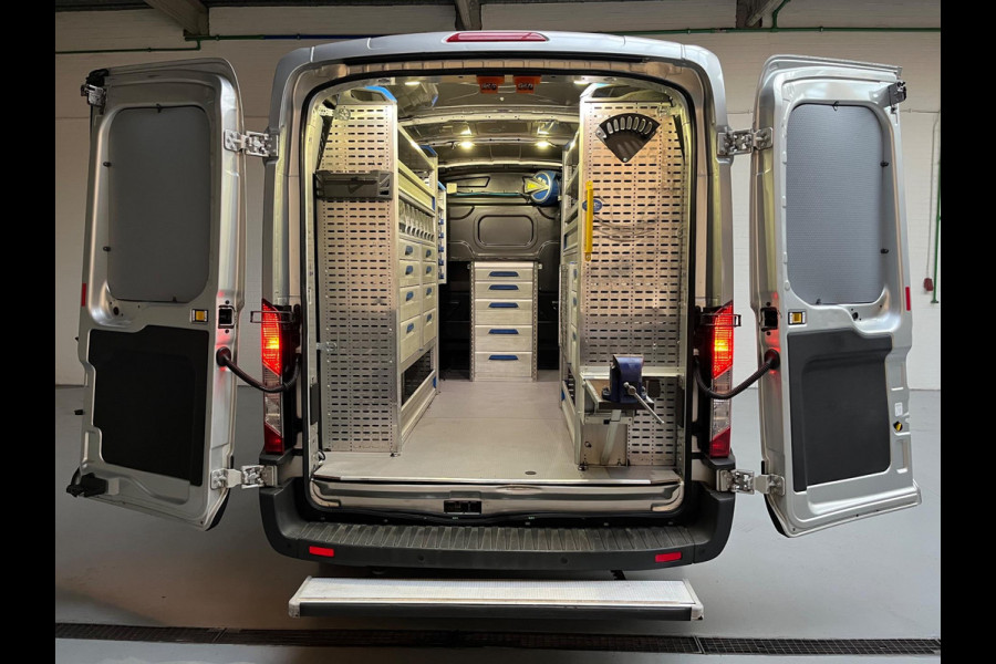 Ford Transit Servicewagen 350 2.0 TDCI euro6 L2H2 Trend 3Persoons Sortimo inrichting Airco Camera Grijs metallic RIJKLAARPRIJS!