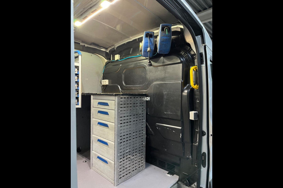 Ford Transit Servicewagen 350 2.0 TDCI euro6 L2H2 Trend 3Persoons Sortimo inrichting Airco Camera Grijs metallic RIJKLAARPRIJS!