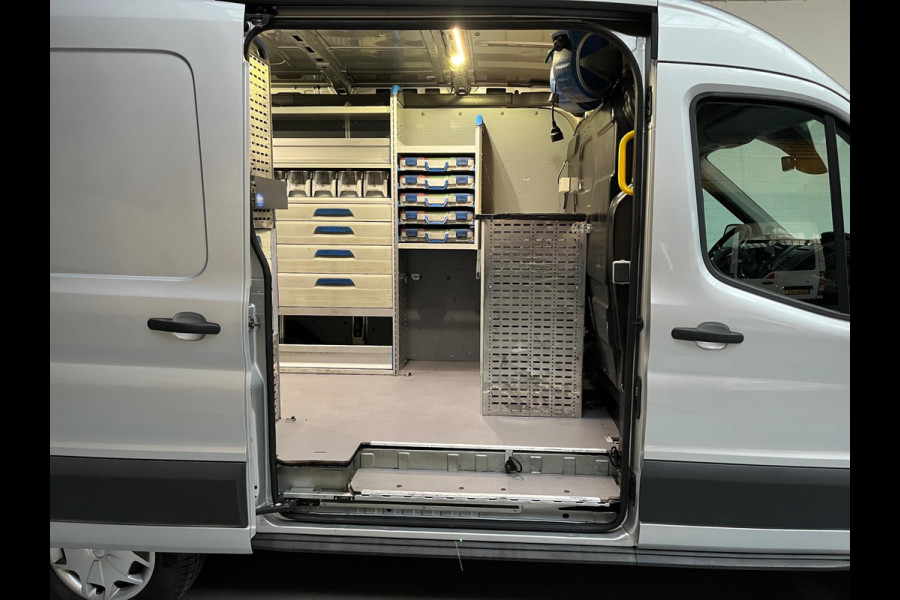 Ford Transit Servicewagen 350 2.0 TDCI euro6 L2H2 Trend 3Persoons Sortimo inrichting Airco Camera Grijs metallic RIJKLAARPRIJS!