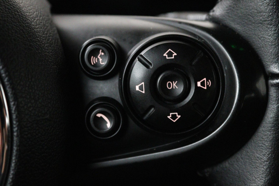 MINI Clubman 1.5 One Chili Automaat (NAVIGATIE, PARKEERSENSOREN, STOELV, CLIMATE CONTROL, GOED ONDERHOUDEN)
