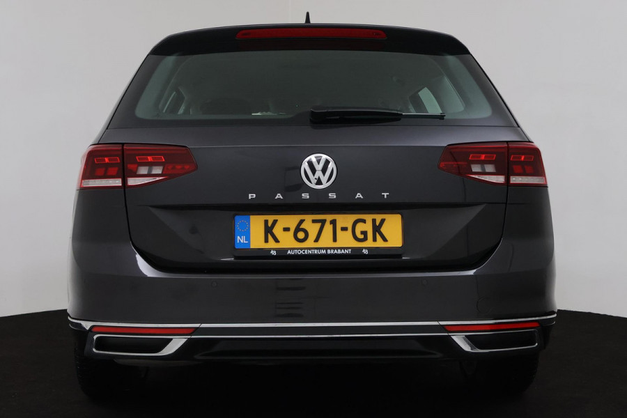 Volkswagen Passat Variant 1.5 TSI Elegance Business R Automaat (CAMERA, NAVIGATIE, AFNEEMBARE TREKHAAK, PDC, ADAPTIVE, GOED ONDH)