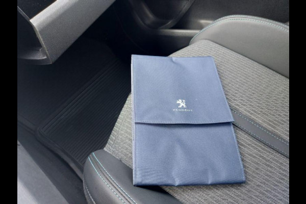 Peugeot 3008 1.6 HYbrid 225 Blue Lease Allure