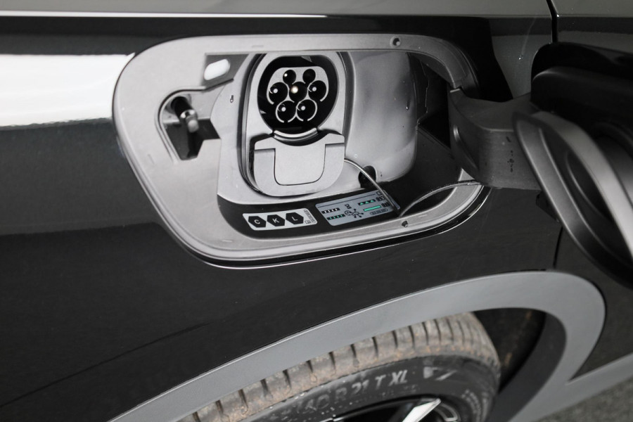 Volkswagen ID.4 Pro Business 77 kWh | 21"inch LM Velgen | Achteruitrijcamera | Led matrix | Navigatie |