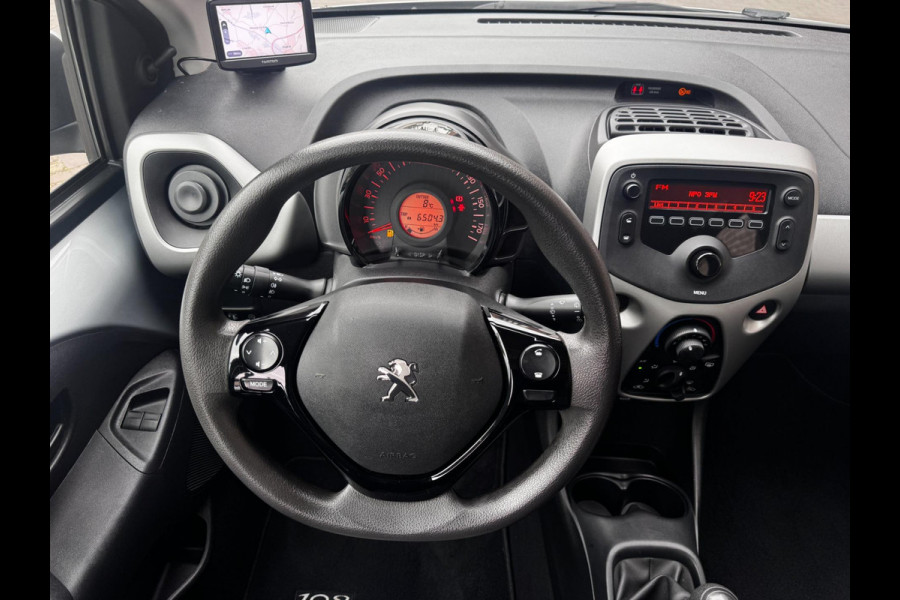 Peugeot 108 1.0 e-VTi Active / Navigatie Tom Tom / Airco / Bluetooth / NED-108 / C.V. Met Afstandsbediening + Elek. Pakket