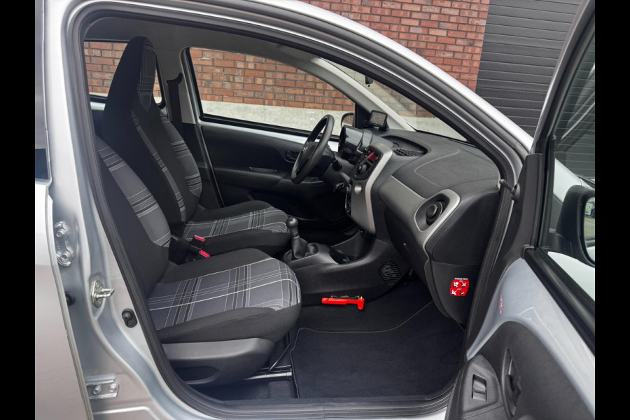 Peugeot 108 1.0 e-VTi Active / Navigatie Tom Tom / Airco / Bluetooth / NED-108 / C.V. Met Afstandsbediening + Elek. Pakket