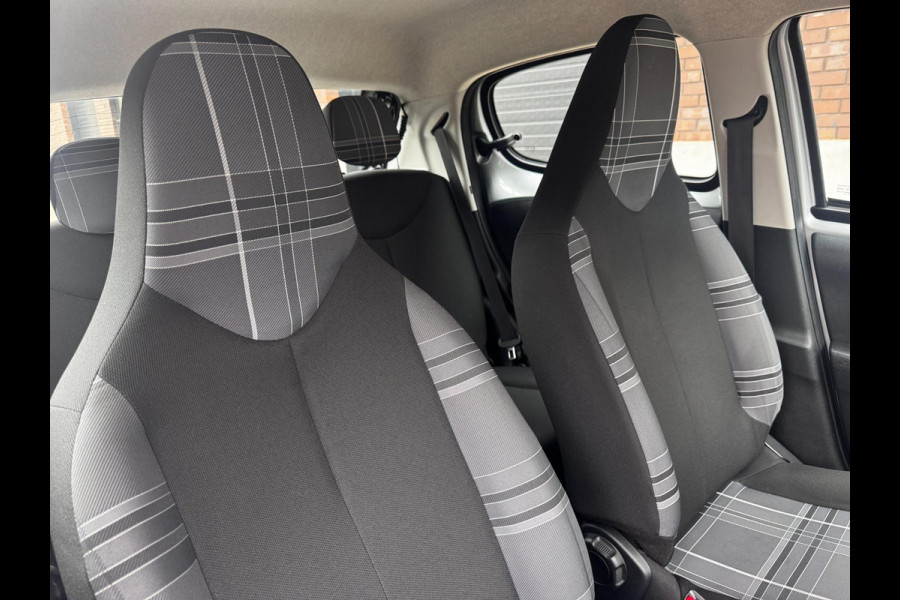 Peugeot 108 1.0 e-VTi Active / Navigatie Tom Tom / Airco / Bluetooth / NED-108 / C.V. Met Afstandsbediening + Elek. Pakket
