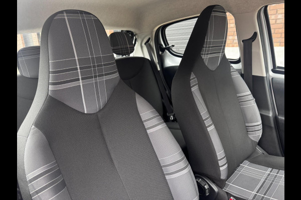 Peugeot 108 1.0 e-VTi Active / Navigatie Tom Tom / Airco / Bluetooth / NED-108 / C.V. Met Afstandsbediening + Elek. Pakket
