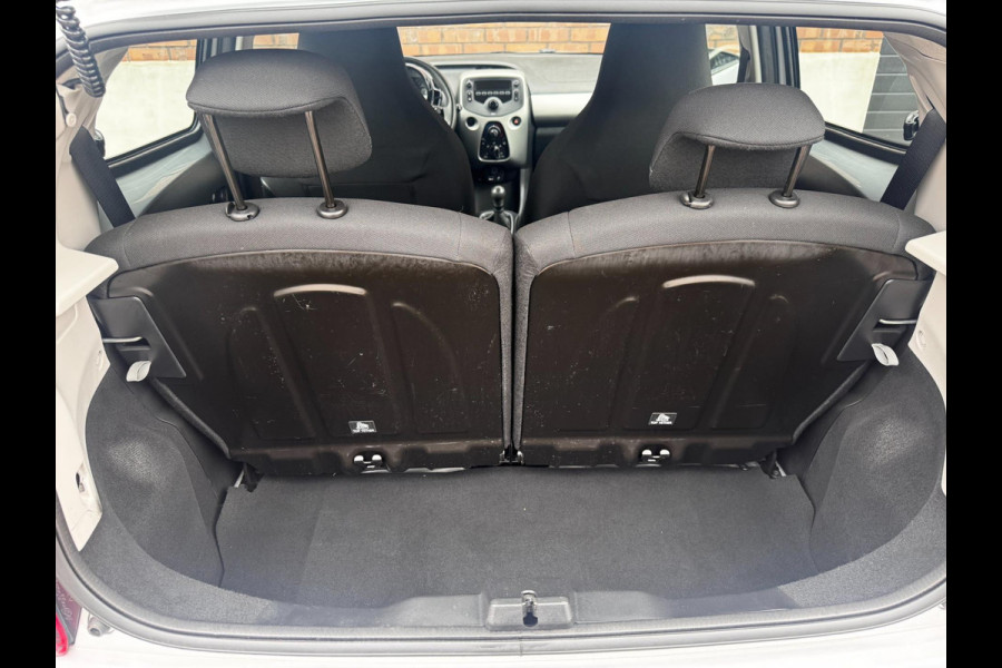 Peugeot 108 1.0 e-VTi Active / Navigatie Tom Tom / Airco / Bluetooth / NED-108 / C.V. Met Afstandsbediening + Elek. Pakket