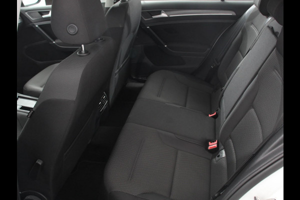 Volkswagen e-Golf e-Golf Edition | Digitale Cockpit | Navigatie | Climate Control | Cruise control adaptief | Camera | Parkeer sensoren | Lichtmetalen Velgen 17" |