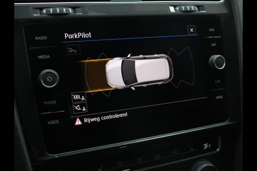 Volkswagen e-Golf e-Golf Edition | Digitale Cockpit | Navigatie | Climate Control | Cruise control adaptief | Camera | Parkeer sensoren | Lichtmetalen Velgen 17" |