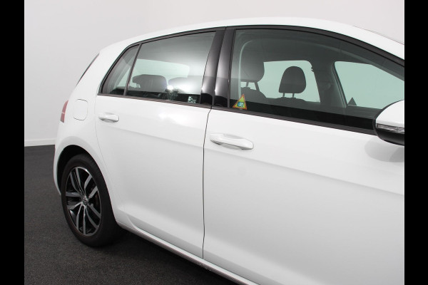 Volkswagen e-Golf e-Golf Edition | Digitale Cockpit | Navigatie | Climate Control | Cruise control adaptief | Camera | Parkeer sensoren | Lichtmetalen Velgen 17" |
