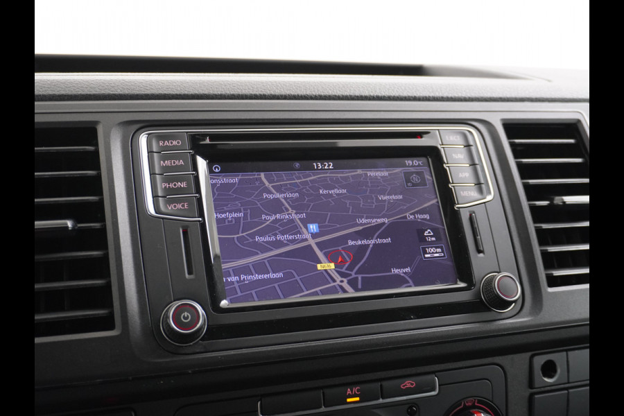 Volkswagen Transporter 2.0TDI 150PK Autom. Highline Leder Navi Pdc Voorruitverwarming Cruise Control Regen/Lichtsensor Lmv 2X Schuifdeur Rubbervloer Wandbetimmering Sidebars Achterklep 1e Eigenaar Euro 6