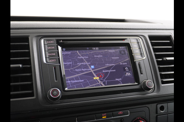 Volkswagen Transporter 2.0TDI 150PK Autom. Highline Leder Navi Pdc Voorruitverwarming Cruise Control Regen/Lichtsensor Lmv 2X Schuifdeur Rubbervloer Wandbetimmering Sidebars Achterklep 1e Eigenaar Euro 6