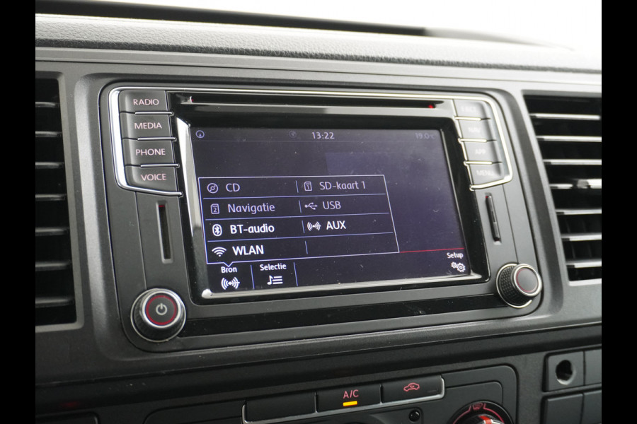 Volkswagen Transporter 2.0TDI 150PK Autom. Highline Leder Navi Pdc Voorruitverwarming Cruise Control Regen/Lichtsensor Lmv 2X Schuifdeur Rubbervloer Wandbetimmering Sidebars Achterklep 1e Eigenaar Euro 6