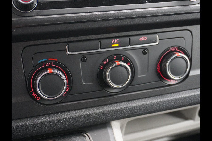 Volkswagen Transporter 2.0TDI 150PK Autom. Highline Leder Navi Pdc Voorruitverwarming Cruise Control Regen/Lichtsensor Lmv 2X Schuifdeur Rubbervloer Wandbetimmering Sidebars Achterklep 1e Eigenaar Euro 6