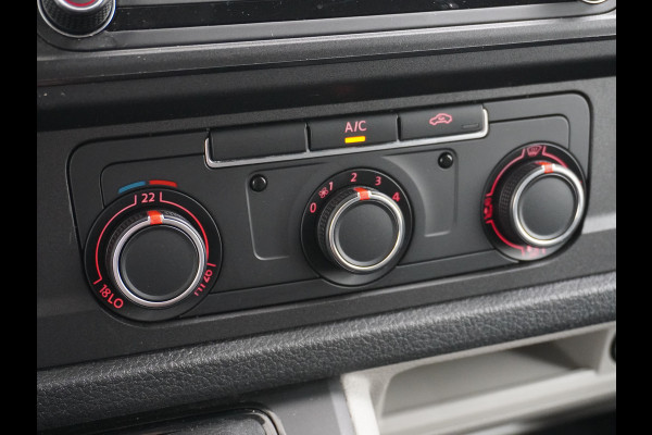 Volkswagen Transporter 2.0TDI 150PK Autom. Highline Leder Navi Pdc Voorruitverwarming Cruise Control Regen/Lichtsensor Lmv 2X Schuifdeur Rubbervloer Wandbetimmering Sidebars Achterklep 1e Eigenaar Euro 6