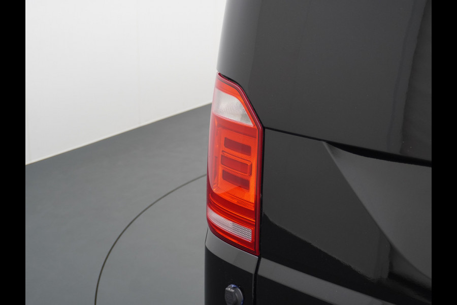 Volkswagen Transporter 2.0TDI 150PK Autom. Highline Leder Navi Pdc Voorruitverwarming Cruise Control Regen/Lichtsensor Lmv 2X Schuifdeur Rubbervloer Wandbetimmering Sidebars Achterklep 1e Eigenaar Euro 6