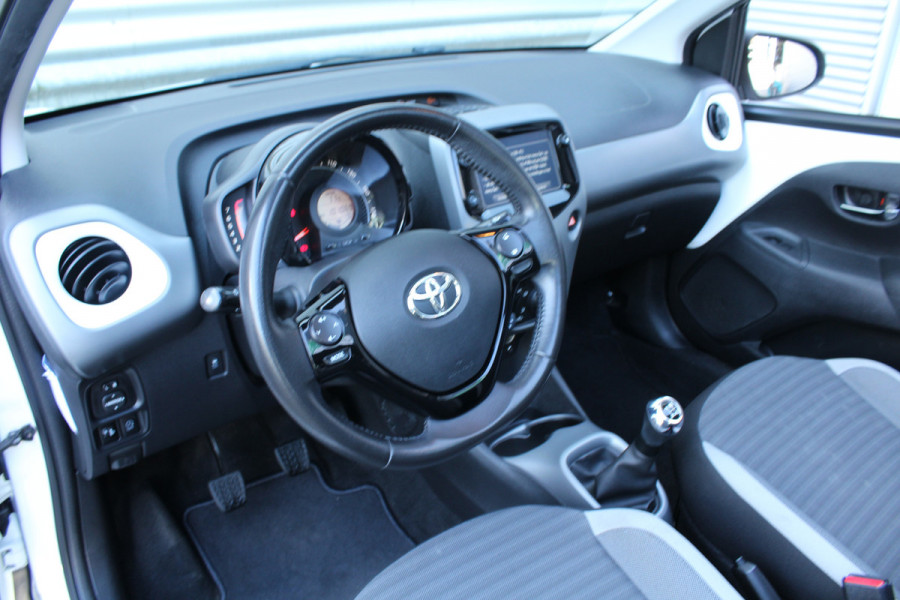 Toyota Aygo 1.0 VVT-i 73pk x-play limited Cabrio NL-Auto NAP 10 jaar Garantie Airco Camera Carplay CPV El. Ramen 1e Eigenaar
