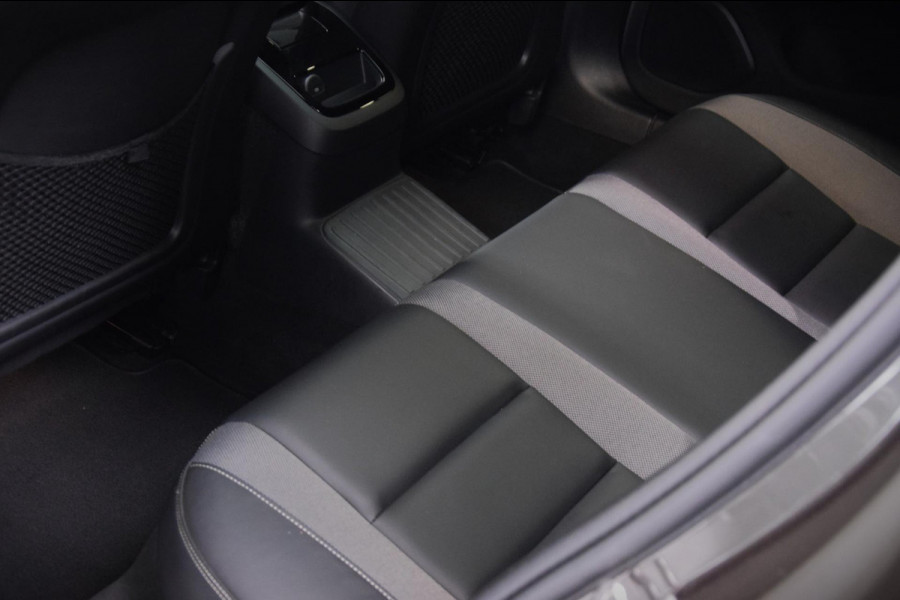 Volvo V60 2.0 T6 Recharge AWD R-Design Navi|Panoramadak|1e Eig.|ACC|Stuurverwarming