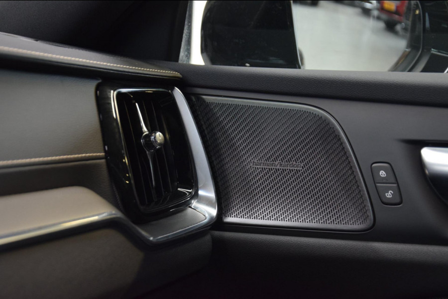 Volvo V60 2.0 T6 Recharge AWD R-Design Navi|Panoramadak|1e Eig.|ACC|Stuurverwarming