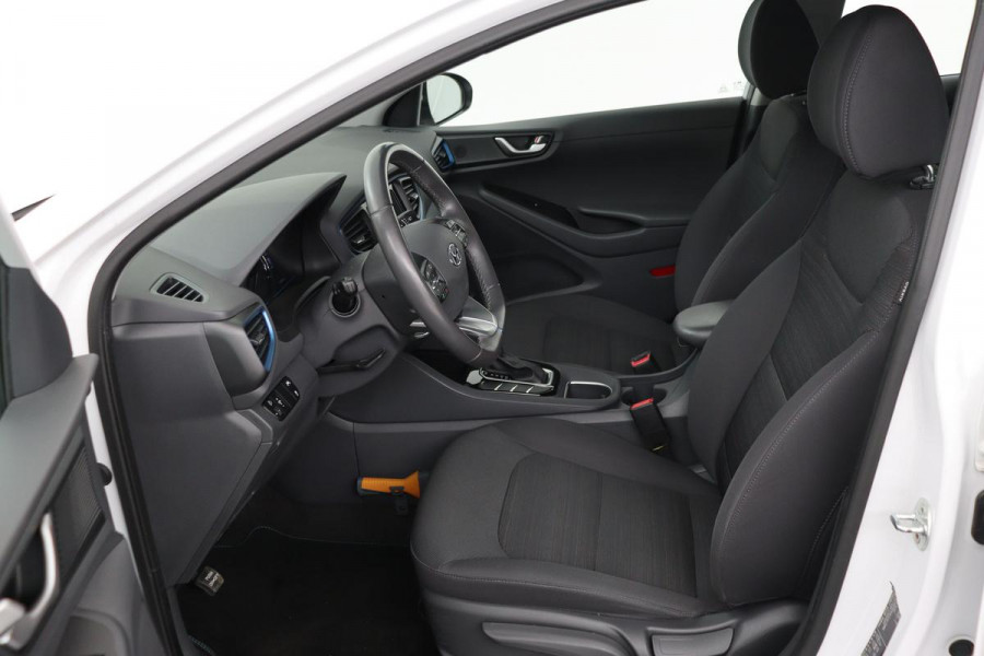 Hyundai IONIQ 1.6 GDi i-Motion | Adaptive cruise | Camera | Navigatie | Climate control | PDC | Bluetooth | DAB | LED