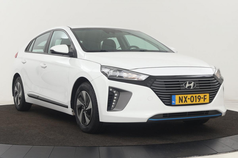 Hyundai IONIQ 1.6 GDi i-Motion | Adaptive cruise | Camera | Navigatie | Climate control | PDC | Bluetooth | DAB | LED