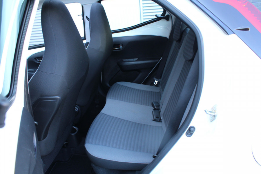 Toyota Aygo 1.0 VVT-i 73pk x-play limited Cabrio NL-Auto NAP 10 jaar Garantie Airco Camera Carplay CPV El. Ramen 1e Eigenaar