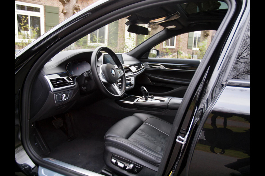BMW 7 Serie 745e High Executive | Panoramadak | Harman Kardon | Camera | Head-up display | Sfeerverlichting | Full Option |