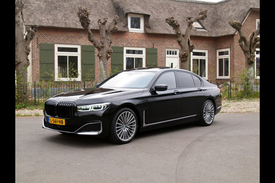 BMW 7 Serie 745e High Executive | Panoramadak | Harman Kardon | Camera | Head-up display | Sfeerverlichting | Full Option |