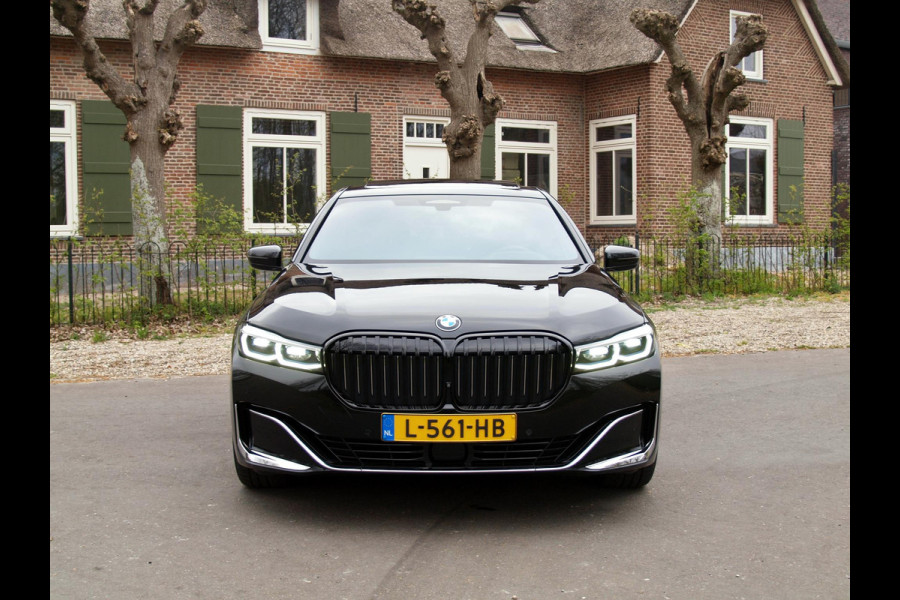 BMW 7 Serie 745e High Executive | Panoramadak | Harman Kardon | Camera | Head-up display | Sfeerverlichting | Full Option |