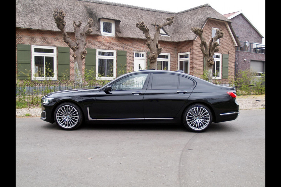 BMW 7 Serie 745e High Executive | Panoramadak | Harman Kardon | Camera | Head-up display | Sfeerverlichting | Full Option |
