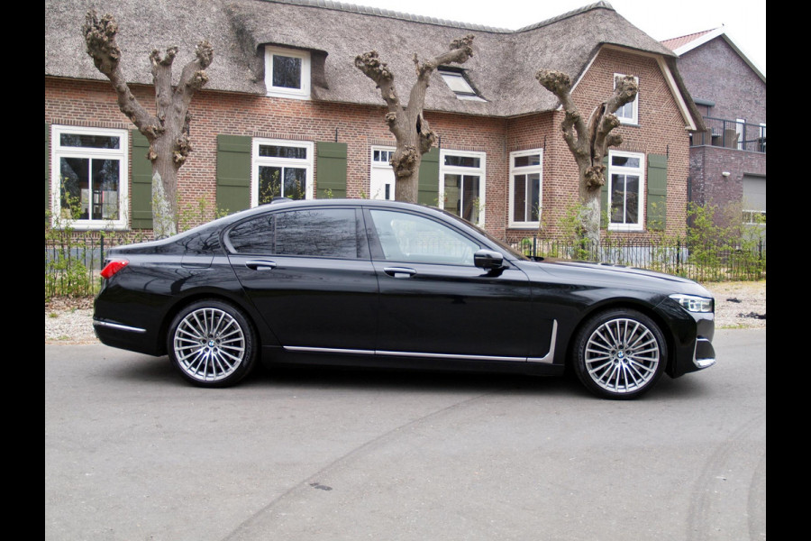 BMW 7 Serie 745e High Executive | Panoramadak | Harman Kardon | Camera | Head-up display | Sfeerverlichting | Full Option |