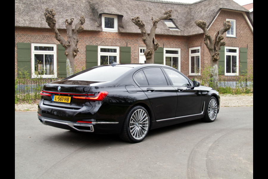 BMW 7 Serie 745e High Executive | Panoramadak | Harman Kardon | Camera | Head-up display | Sfeerverlichting | Full Option |