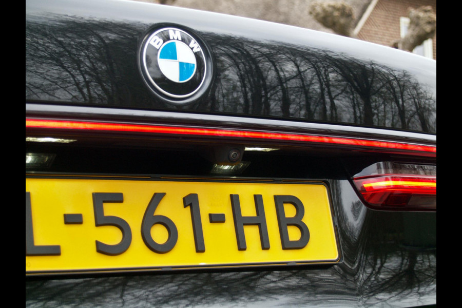 BMW 7 Serie 745e High Executive | Panoramadak | Harman Kardon | Camera | Head-up display | Sfeerverlichting | Full Option |