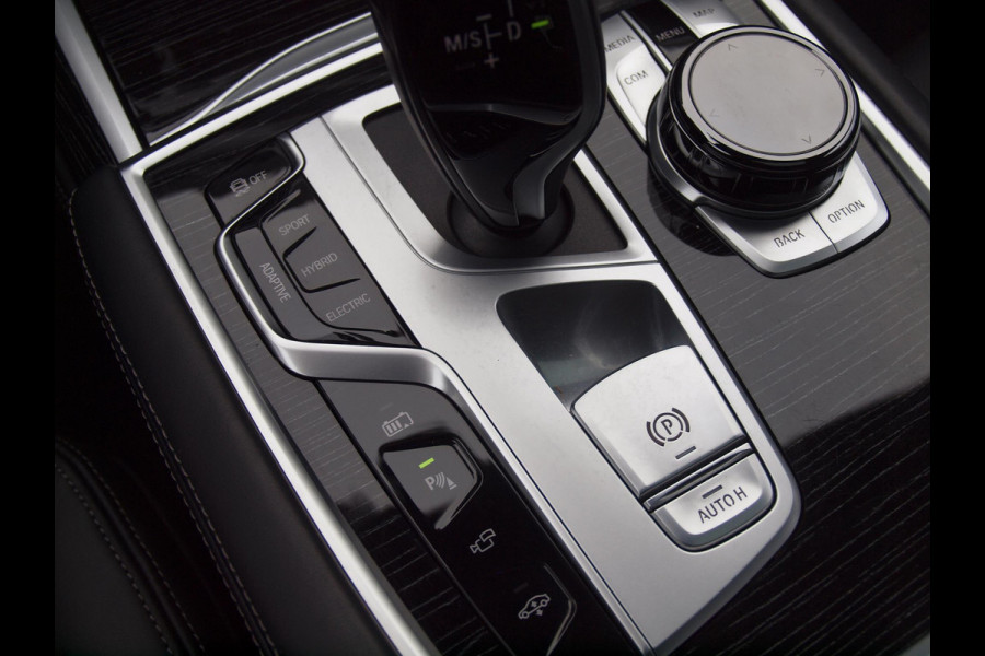 BMW 7 Serie 745e High Executive | Panoramadak | Harman Kardon | Camera | Head-up display | Sfeerverlichting | Full Option |