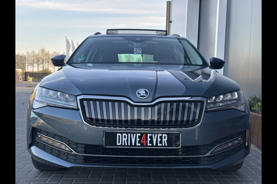 Škoda Superb Combi 1.4 TSI iV Sp. Bns TREKHAAK PANO NAVI CR CONTROL ECC PDC