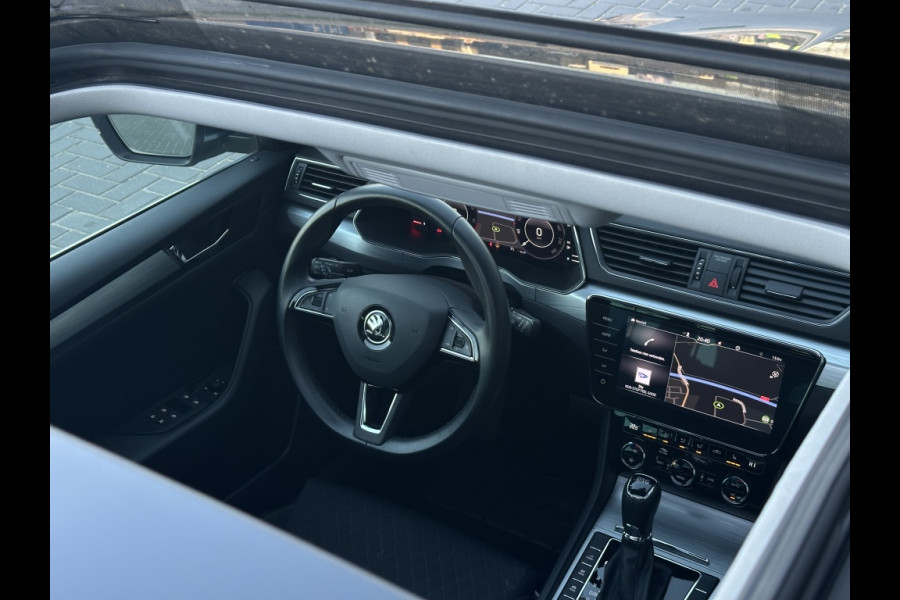 Škoda Superb Combi 1.4 TSI iV Sp. Bns TREKHAAK PANO NAVI CR CONTROL ECC PDC
