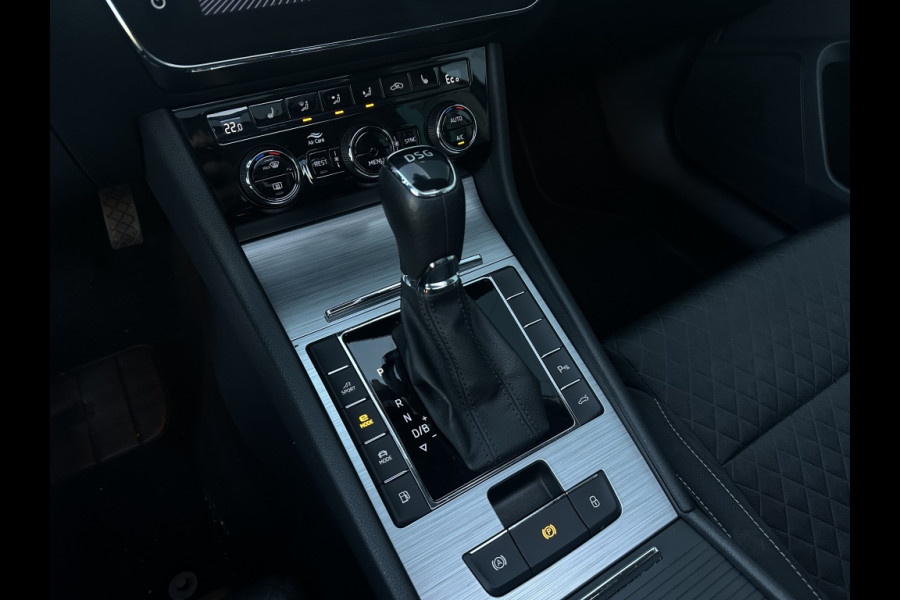Škoda Superb Combi 1.4 TSI iV Sp. Bns TREKHAAK PANO NAVI CR CONTROL ECC PDC