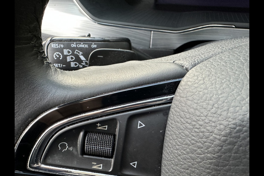 Škoda Superb Combi 1.4 TSI iV Sp. Bns TREKHAAK PANO NAVI CR CONTROL ECC PDC