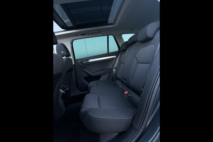Škoda Superb Combi 1.4 TSI iV Sp. Bns TREKHAAK PANO NAVI CR CONTROL ECC PDC