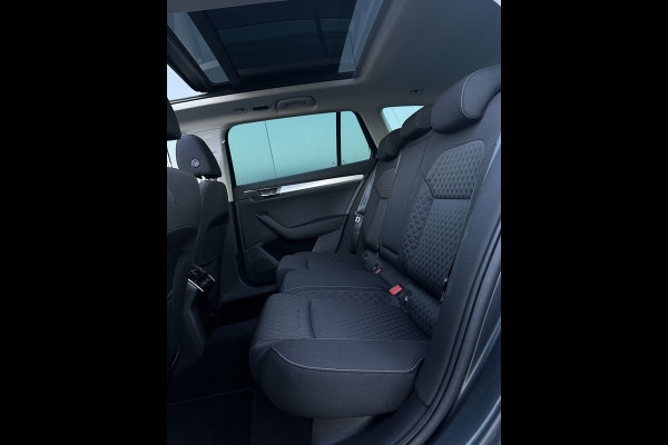 Škoda Superb Combi 1.4 TSI iV Sp. Bns TREKHAAK PANO NAVI CR CONTROL ECC PDC
