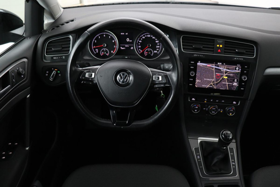 Volkswagen Golf 1.0 TSI Comfortline | Trekhaak | Carplay | Adaptive cruise | Navigatie | Climate control | PDC | Bluetooth