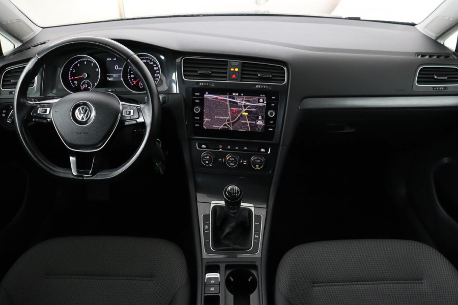 Volkswagen Golf 1.0 TSI Comfortline | Trekhaak | Carplay | Adaptive cruise | Navigatie | Climate control | PDC | Bluetooth