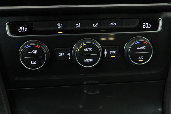Volkswagen Golf 1.0 TSI Comfortline | Trekhaak | Carplay | Adaptive cruise | Navigatie | Climate control | PDC | Bluetooth