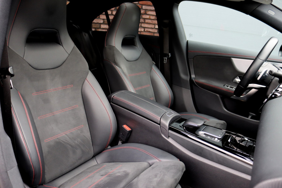 Mercedes-Benz CLA-Klasse 180 AMG Line Aut7 | Panoramadak | Memory | Sfeerverlichting | Camera | Advanced Sound System | Keyless Go | Zitcomfortpakket | Cruise Control | Multibeam LED |