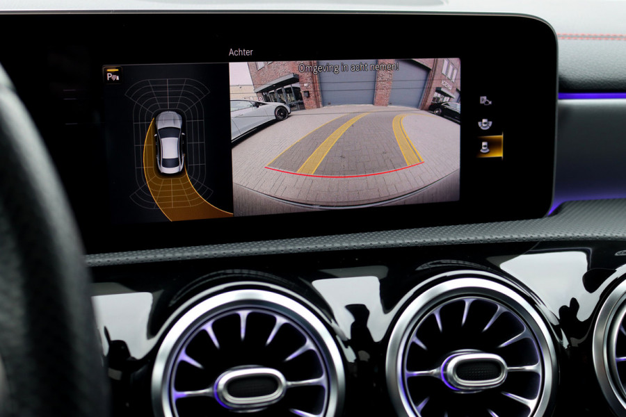 Mercedes-Benz CLA-Klasse 180 AMG Line Aut7 | Panoramadak | Memory | Sfeerverlichting | Camera | Advanced Sound System | Keyless Go | Zitcomfortpakket | Cruise Control | Multibeam LED |