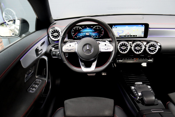 Mercedes-Benz CLA-Klasse 180 AMG Line Aut7 | Panoramadak | Memory | Sfeerverlichting | Camera | Advanced Sound System | Keyless Go | Zitcomfortpakket | Cruise Control | Multibeam LED |