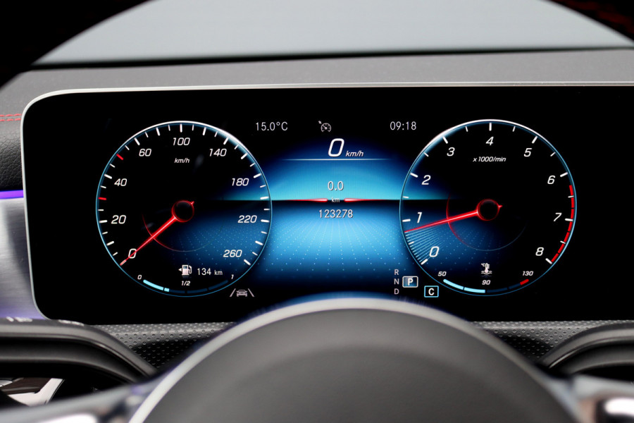 Mercedes-Benz CLA-Klasse 180 AMG Line Aut7 | Panoramadak | Memory | Sfeerverlichting | Camera | Advanced Sound System | Keyless Go | Zitcomfortpakket | Cruise Control | Multibeam LED |