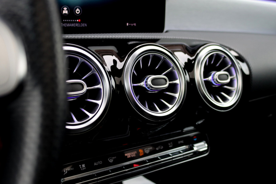 Mercedes-Benz CLA-Klasse 180 AMG Line Aut7 | Panoramadak | Memory | Sfeerverlichting | Camera | Advanced Sound System | Keyless Go | Zitcomfortpakket | Cruise Control | Multibeam LED |